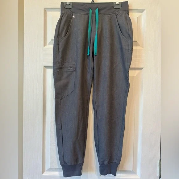 FIGS Women’s Grey Scrub Set Jogger Pants V-Neck Top Technical Collection Size XS - Picture 6 of 12